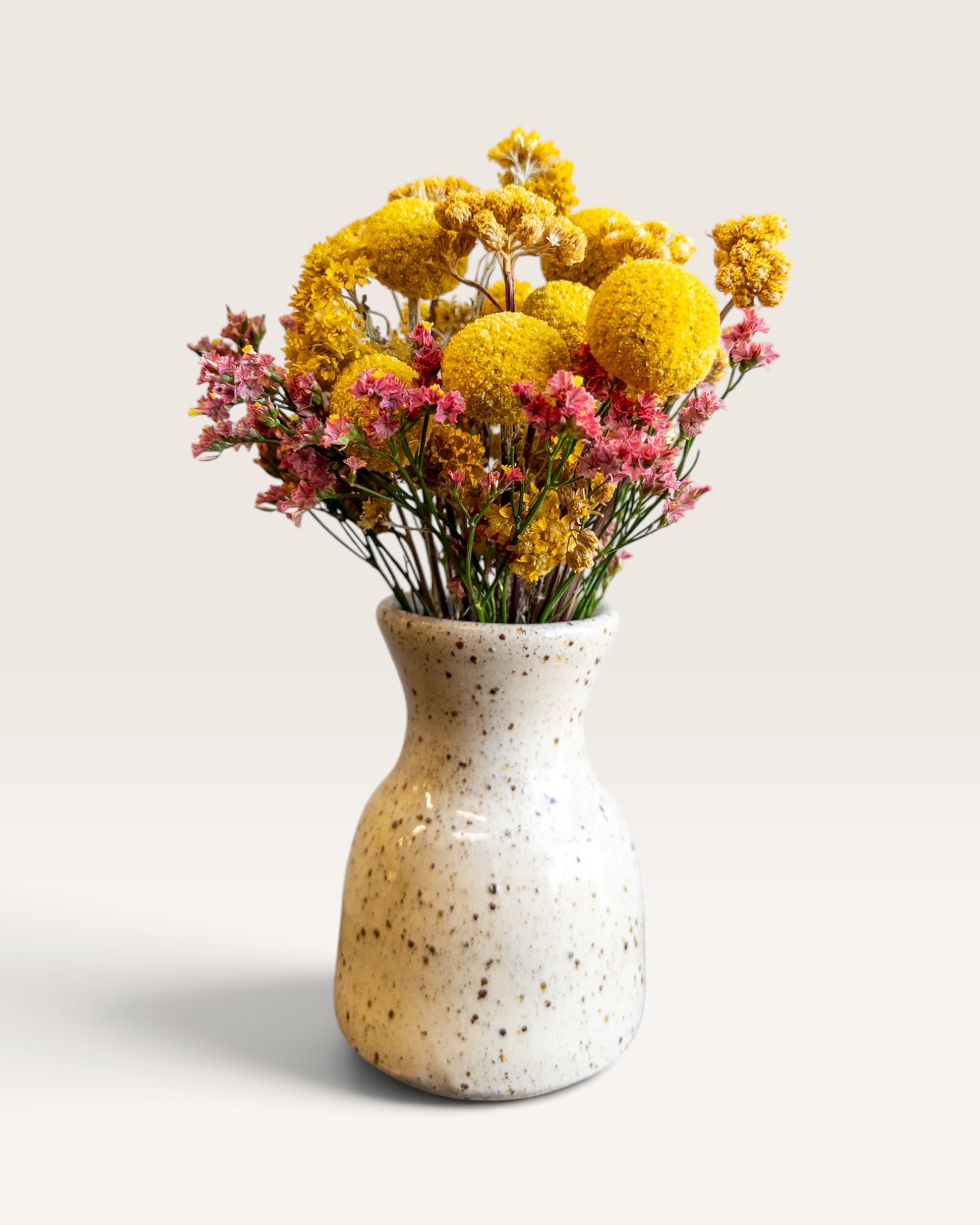Petit Vase in Speckled White with Dry Flowers Petit Vase in Speckled White with Dry Flowers